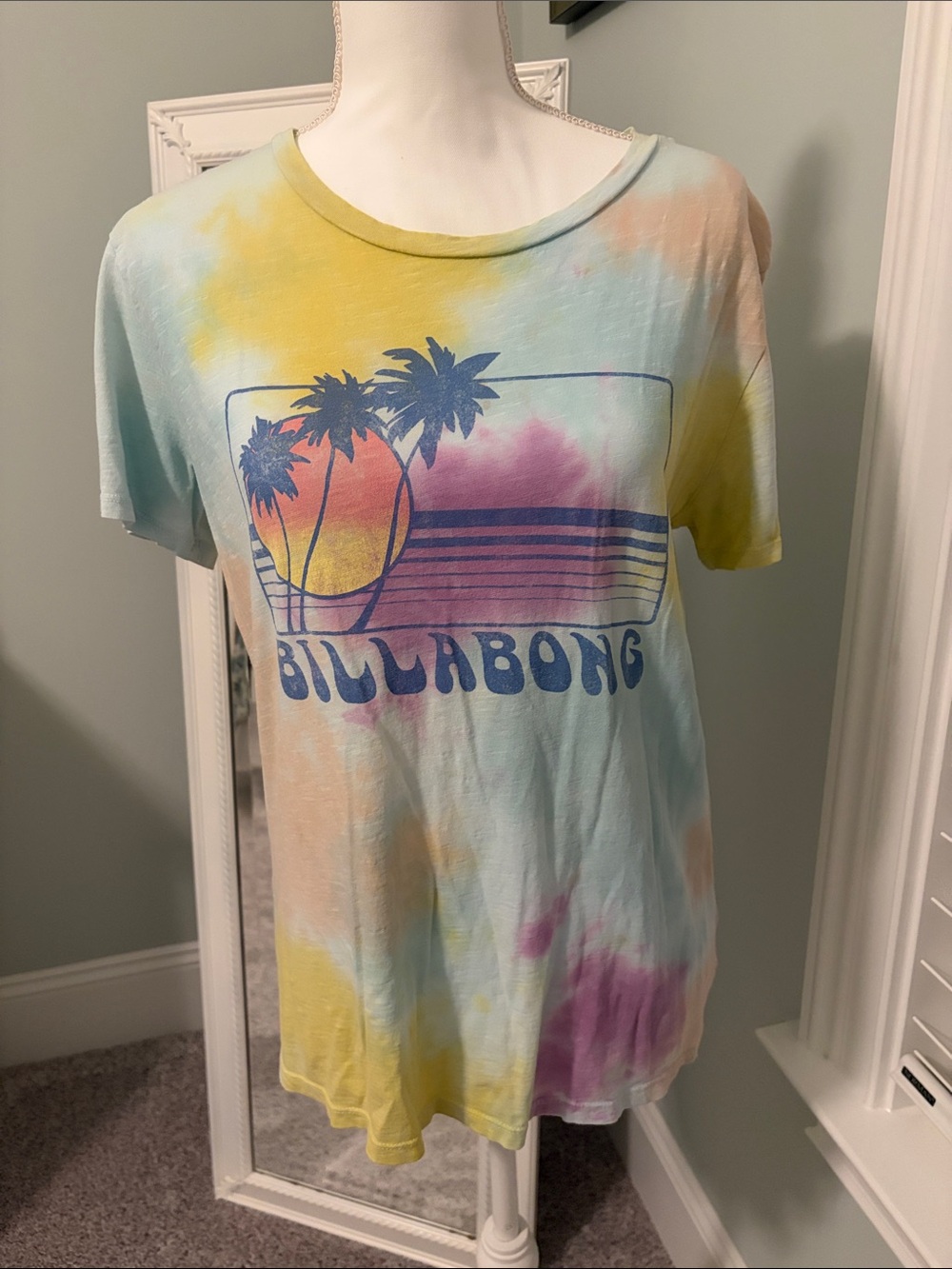 Billabong tie dye t-shirt, size L.